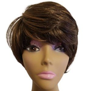 Short wig by Harlem 125